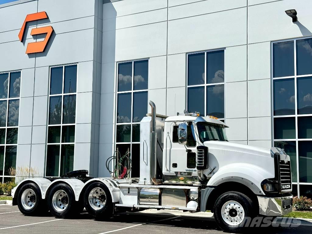 Mack Titan TD 713 Conventional Trucks / Tractor Trucks