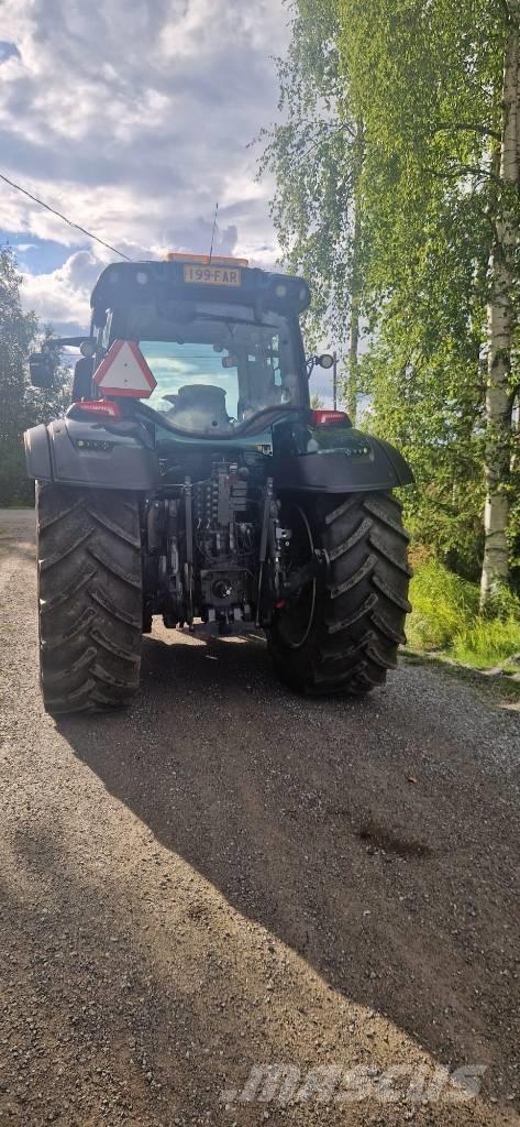 Valtra T914 versu Tractors