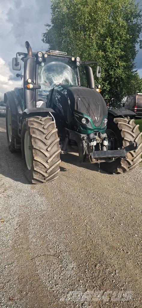 Valtra T914 versu Tractors
