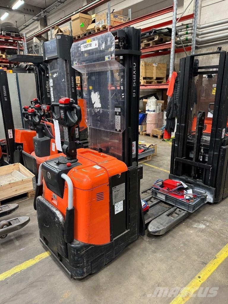 Toyota SPE125L Pedestrian stacker