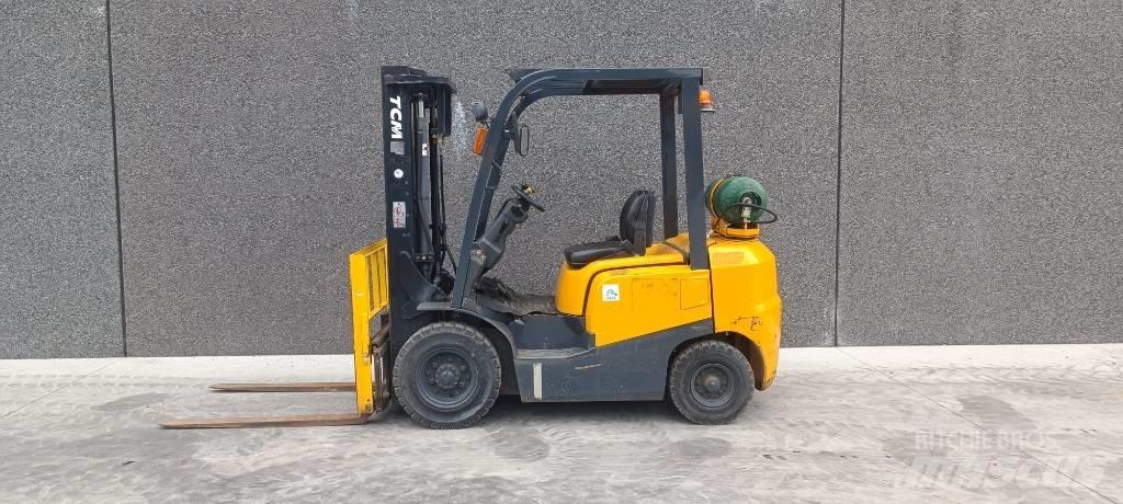 TCM FHG 25 T3 LPG trucks