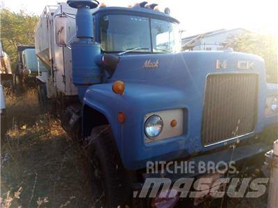 Mack R 600 Dump Trucks