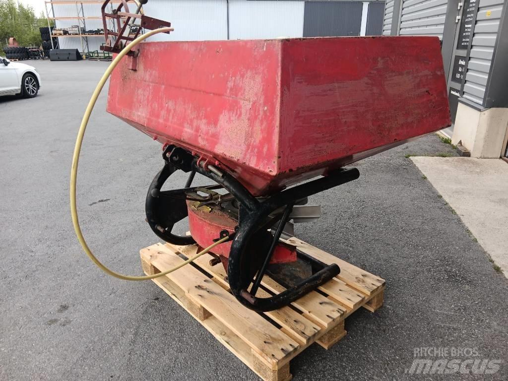 YLÖ Viska 800 Mineral spreaders