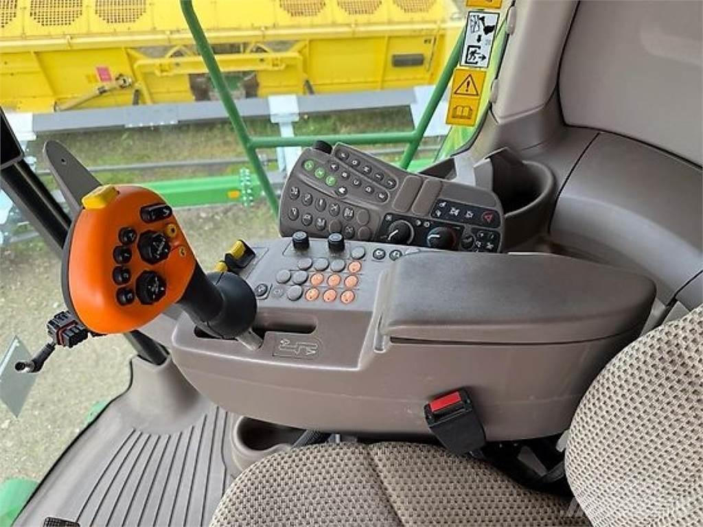 John Deere T560i Combine Harvesters