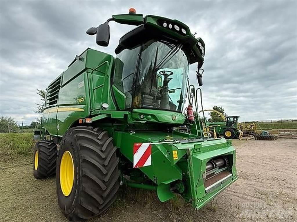 John Deere T560i Combine Harvesters