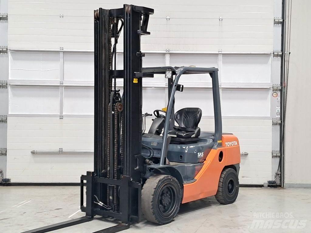 Toyota 02-8FDF30 Diesel Forklifts