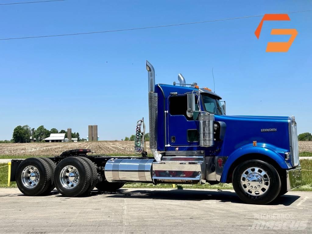 Kenworth W 900 Conventional Trucks / Tractor Trucks