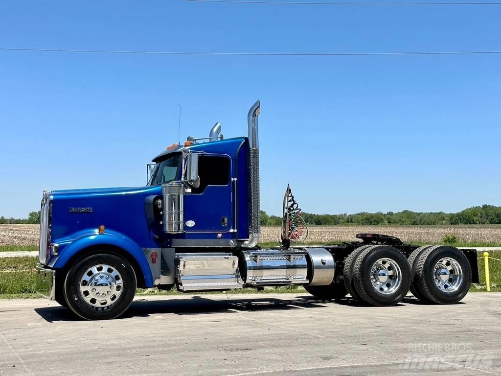 Kenworth W 900 Conventional Trucks / Tractor Trucks