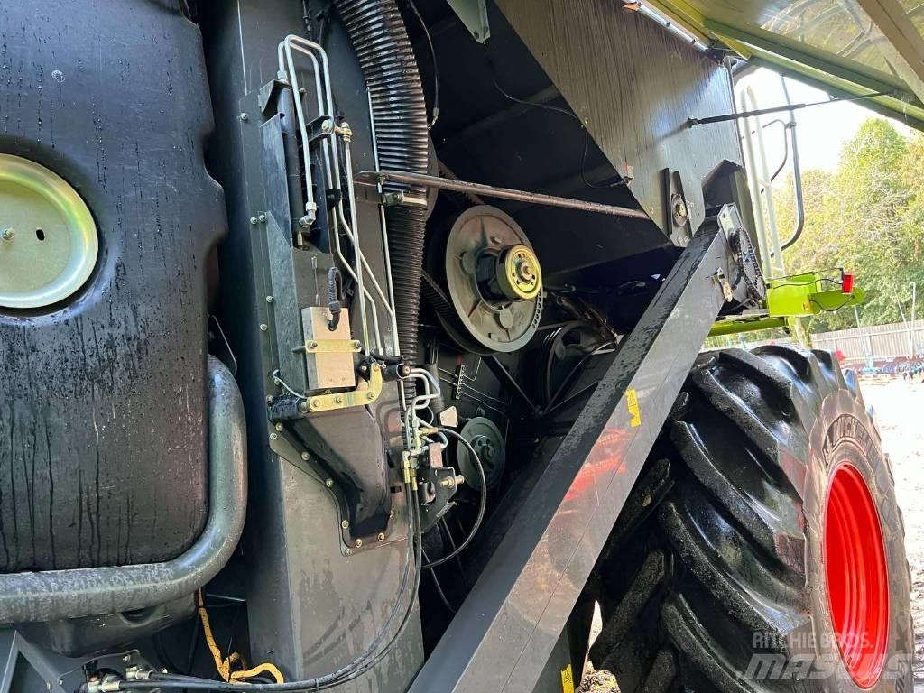 CLAAS 750 Combine Harvesters