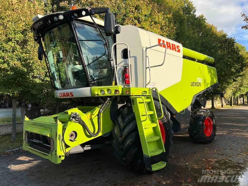 CLAAS 750 Combine Harvesters