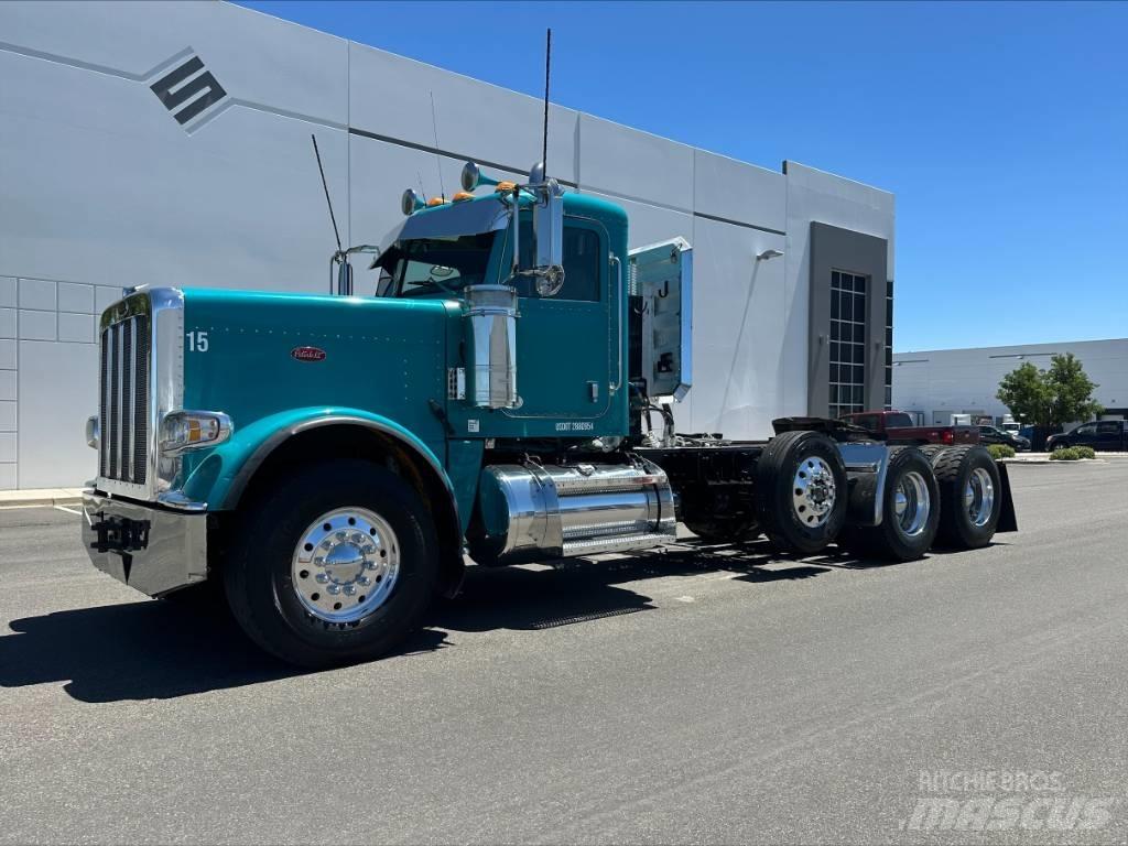 Peterbilt 388 Conventional Trucks / Tractor Trucks