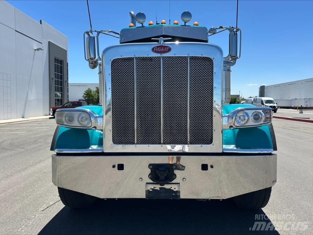 Peterbilt 388 Conventional Trucks / Tractor Trucks