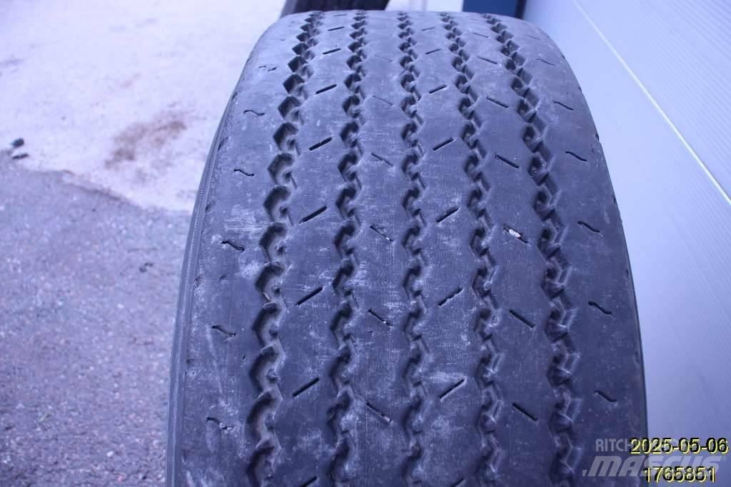  Entreprenad Däck Tires, wheels and rims
