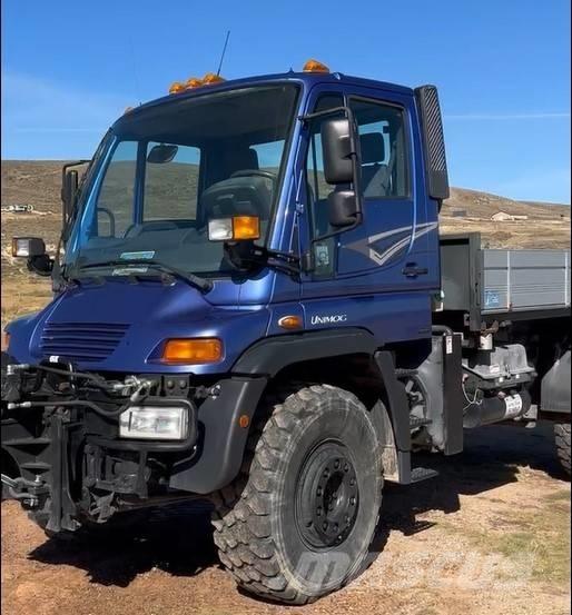  UNIMG FLBTK Flatbed Trucks