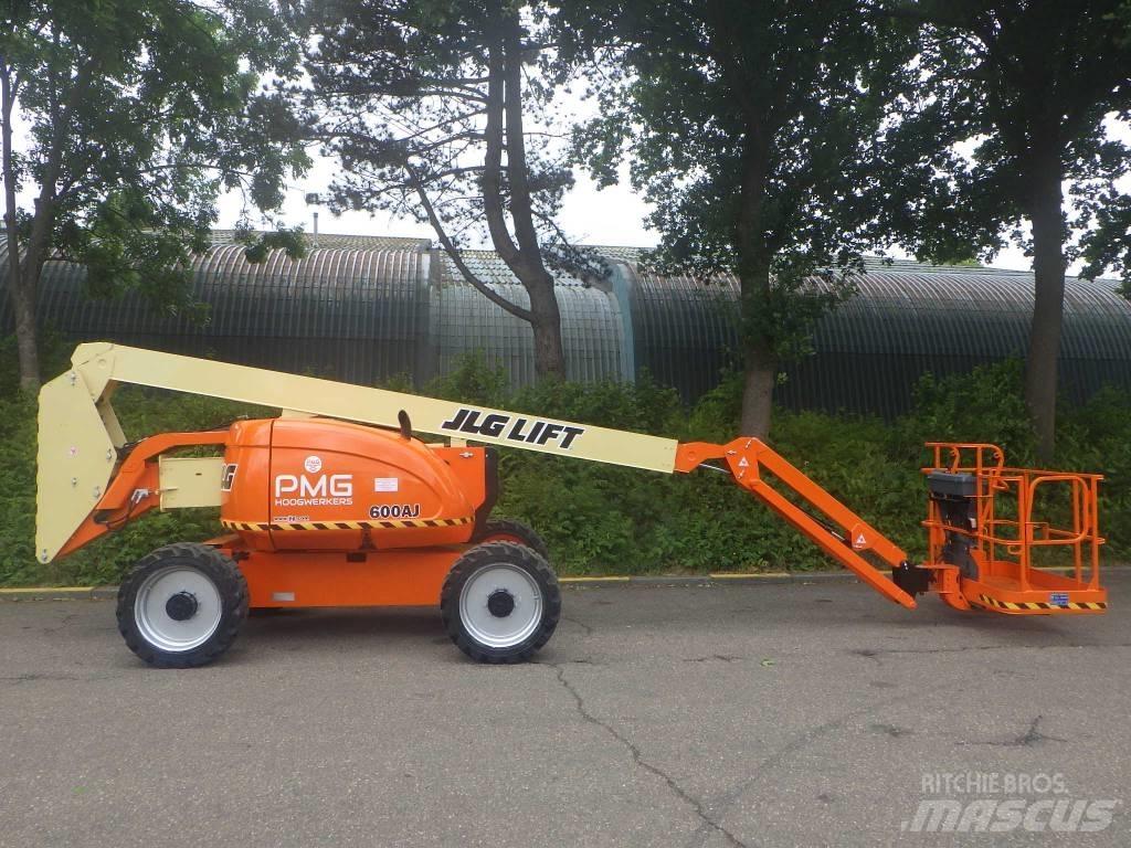 JLG 600AJ Articulated boom lifts