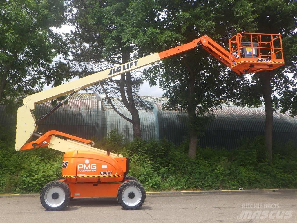 JLG 600AJ Articulated boom lifts