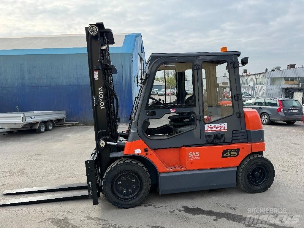 Toyota 7FBMF45 Electric Forklifts