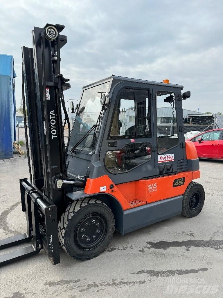 Toyota 7FBMF45 Electric Forklifts