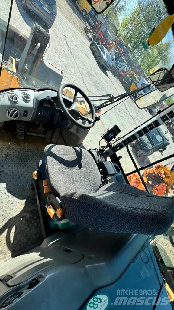 Volvo L 90 F Wheel Loaders