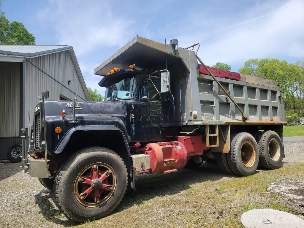 Mack RD 690 SX Dump Trucks
