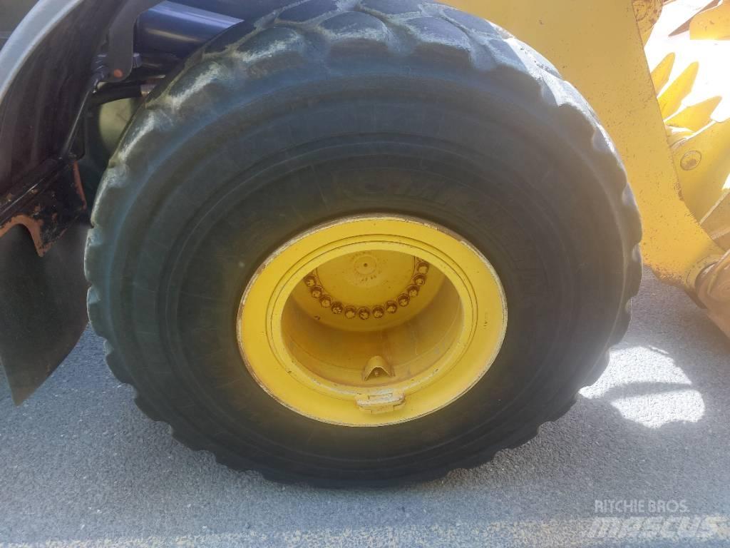 Komatsu WA480-8 Wheel Loaders