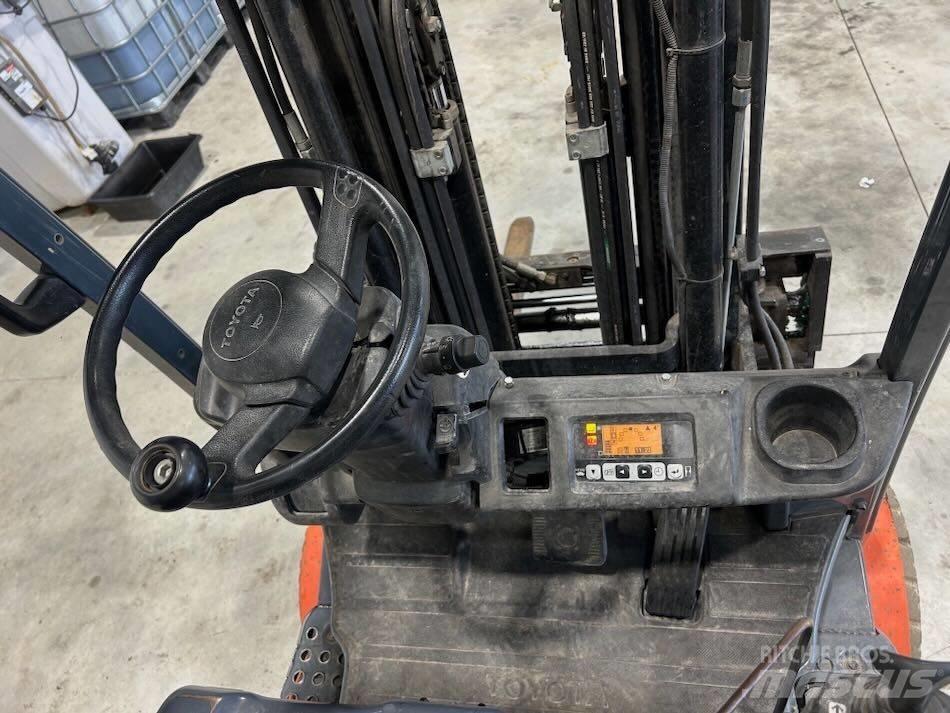Toyota 8 FBMT 16 Electric Forklifts