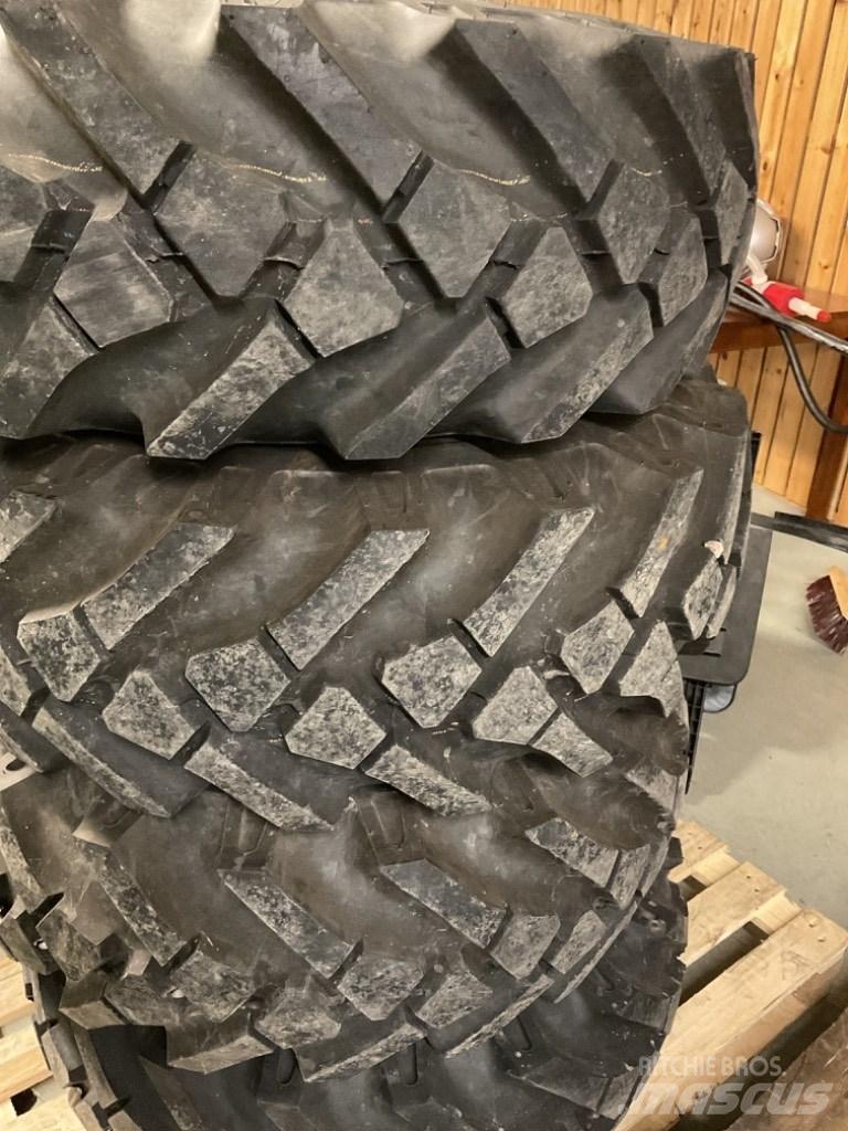 BKT 11,5/80-15,3 Tires, wheels and rims