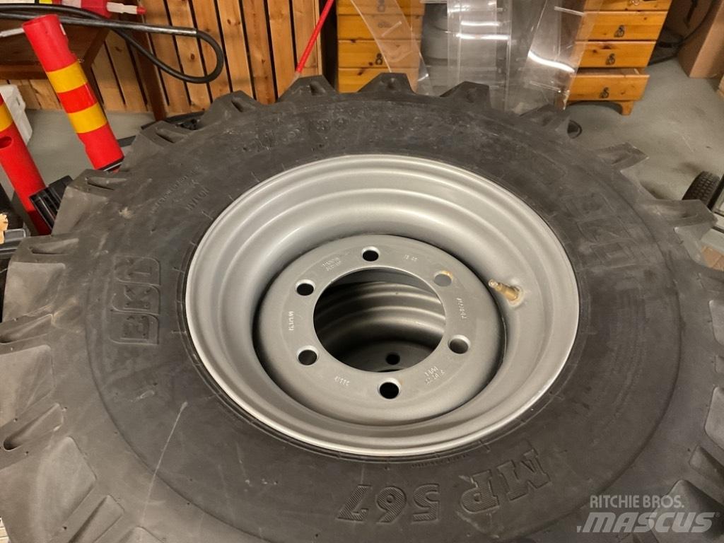 BKT 11,5/80-15,3 Tires, wheels and rims