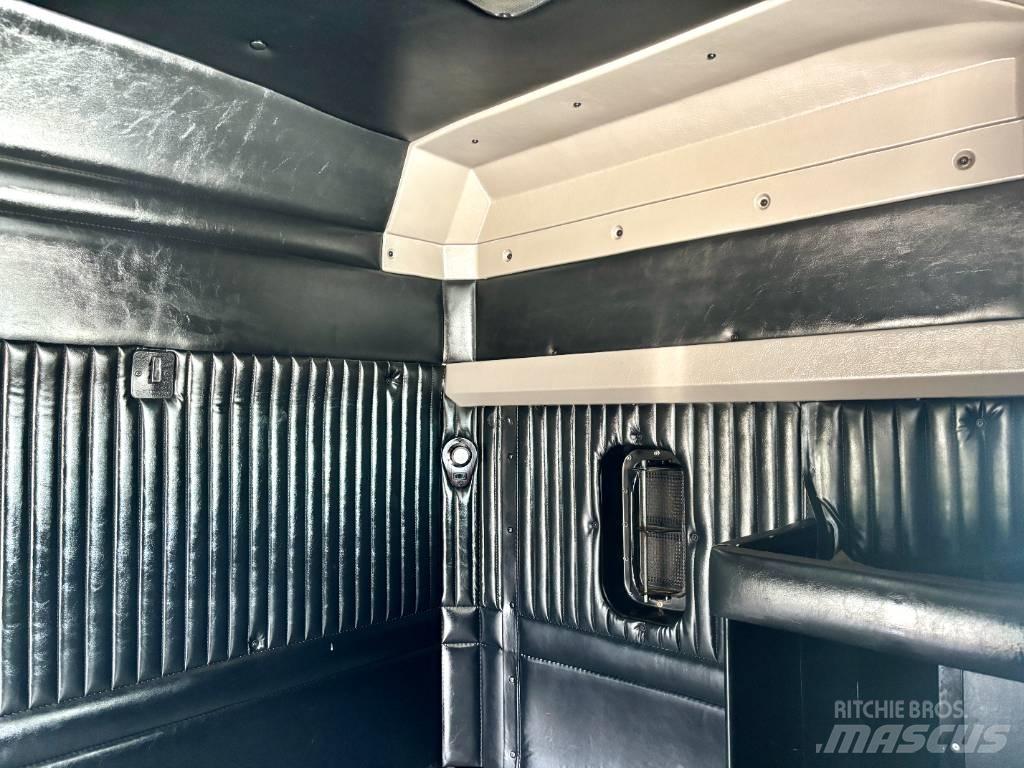 Kenworth W 900 Conventional Trucks / Tractor Trucks
