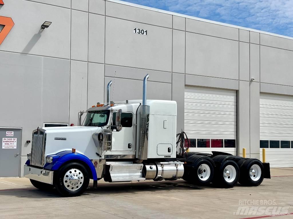 Kenworth W 900 Conventional Trucks / Tractor Trucks