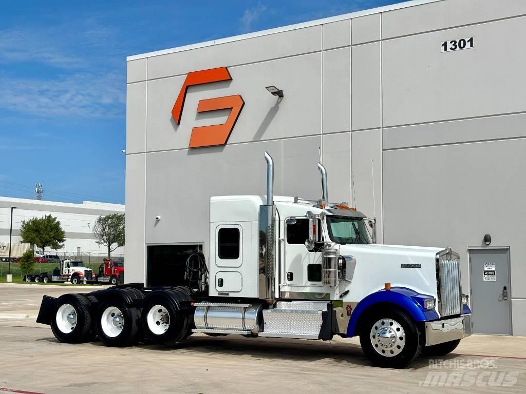 Kenworth W 900 Conventional Trucks / Tractor Trucks