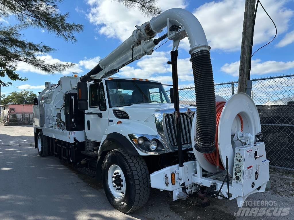 International 7400 Vacuum Trucks