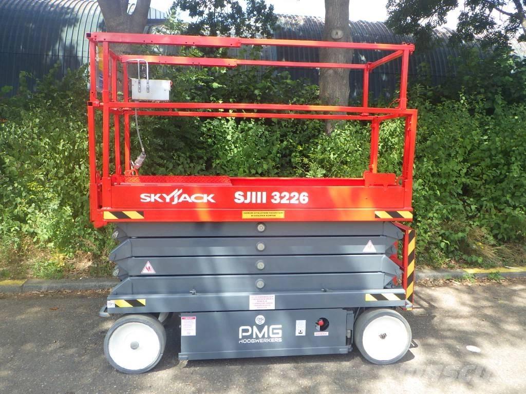 SkyJack SJ3226 Scissor Lifts