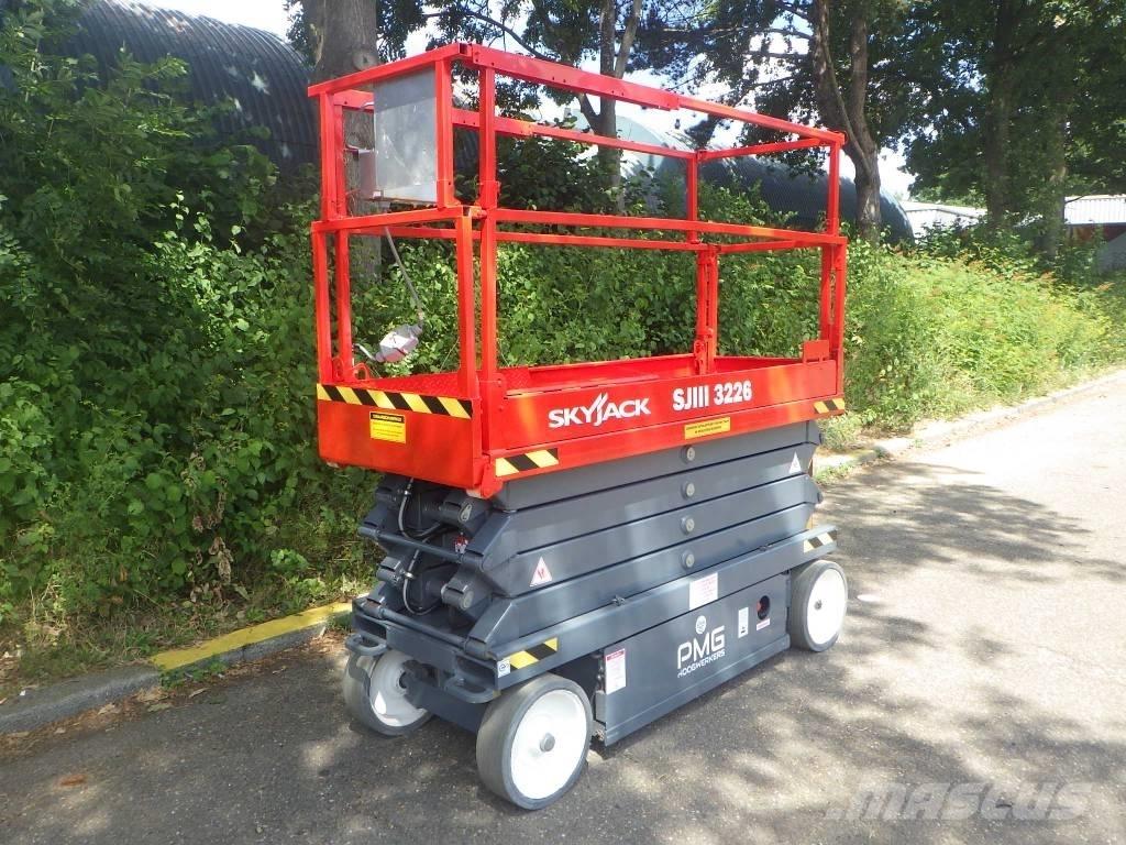 SkyJack SJ3226 Scissor Lifts