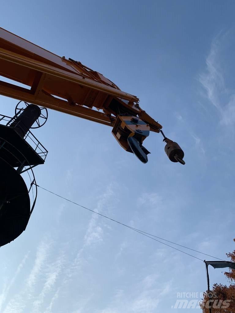 Kato NK 250 E Mobile and all terrain cranes