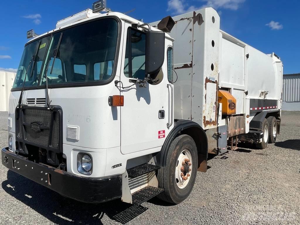Autocar XPEDITOR Garbage Trucks / Recycling Trucks