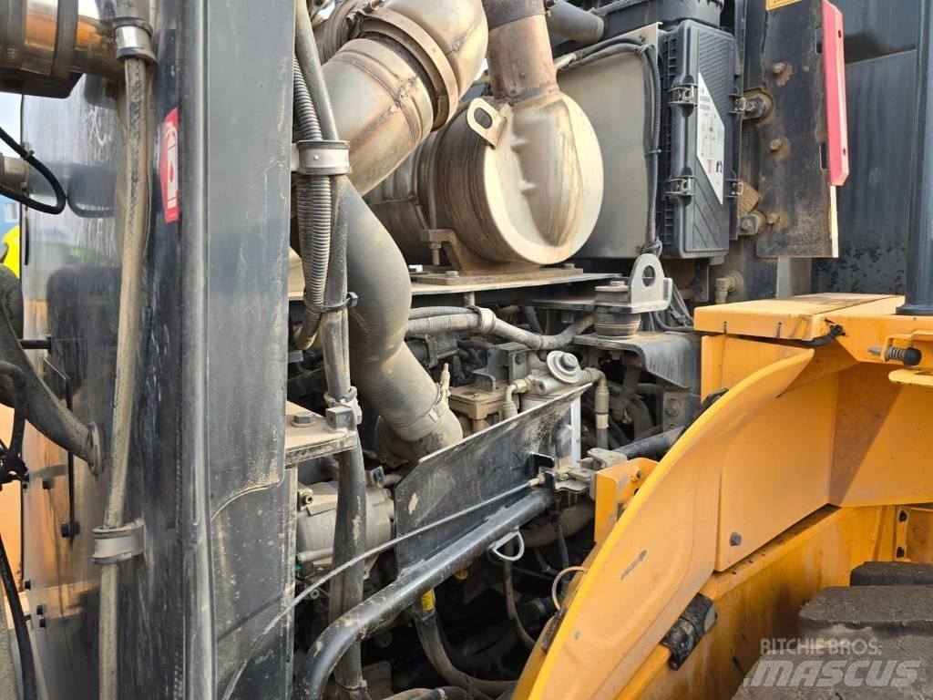 Hyundai HL 960 Wheel Loaders