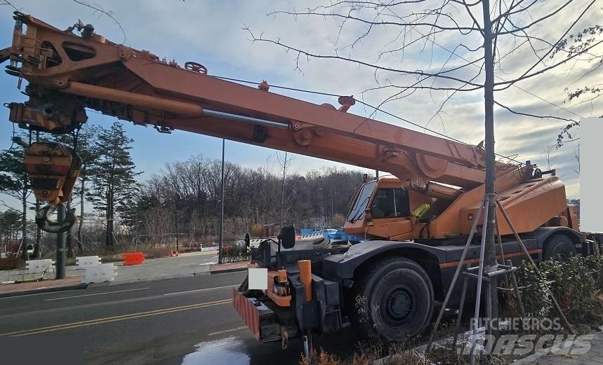 Komatsu LW 500-1 Rough Terrain Cranes