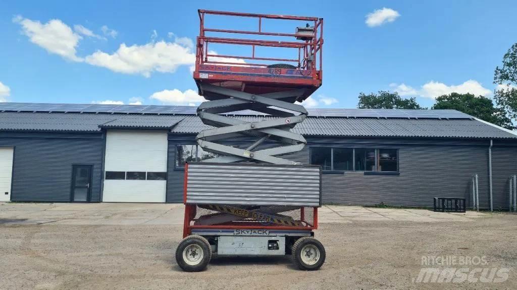 SkyJack 6832 Scissor Lifts