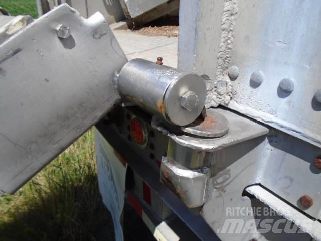 EBY BULL RIDE Livestock Trailers