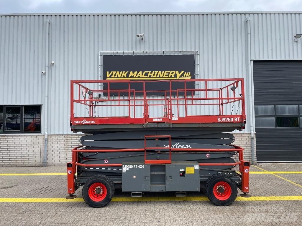SkyJack SJ 9250 RT Scissor Lifts