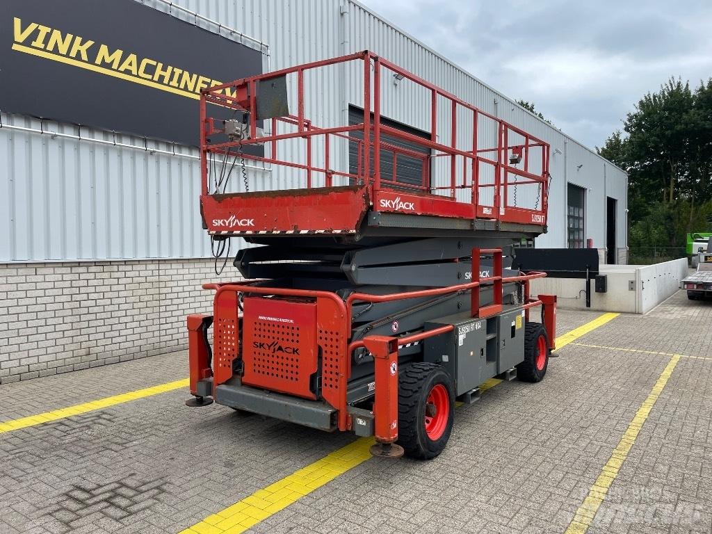 SkyJack SJ 9250 RT Scissor Lifts