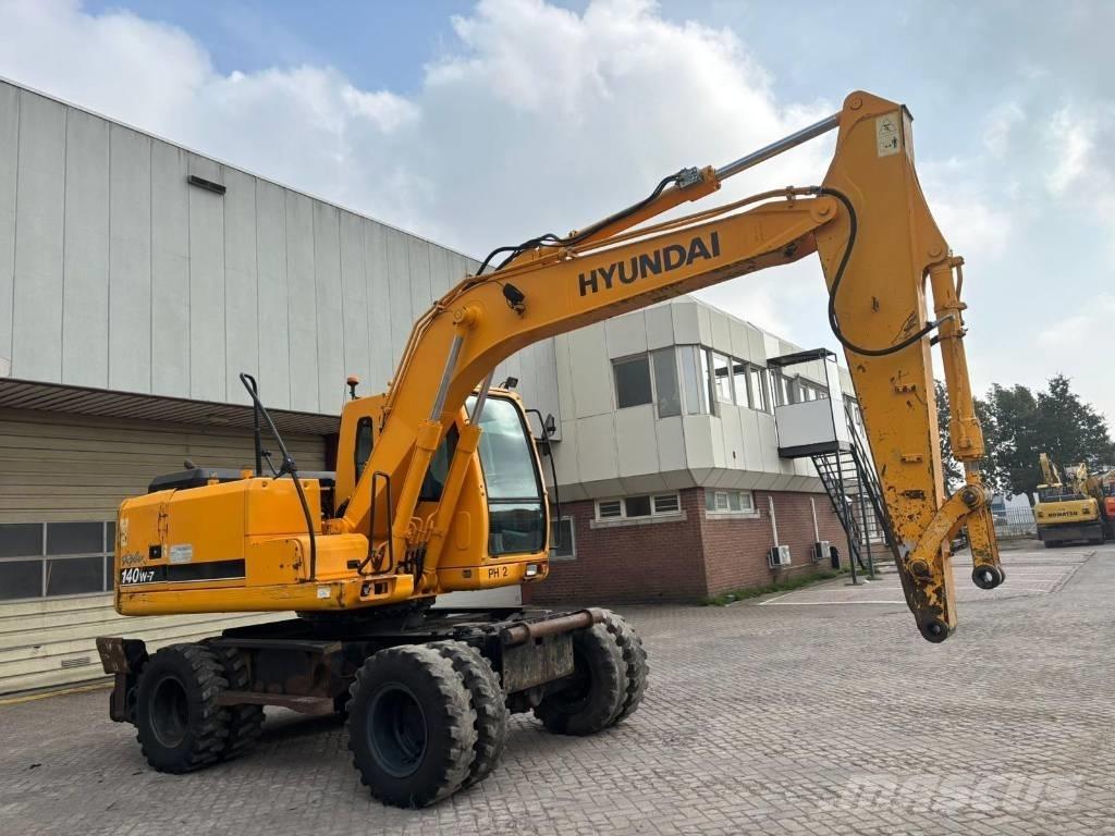 Hyundai 140W-7 Wheeled Excavators