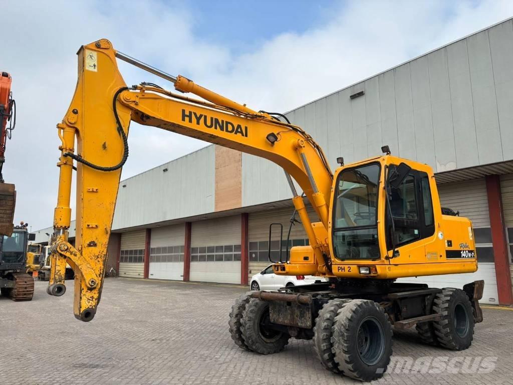 Hyundai 140W-7 Wheeled Excavators