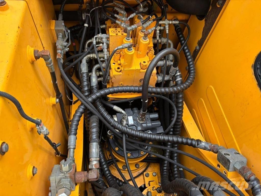 Hyundai 140W-7 Wheeled Excavators