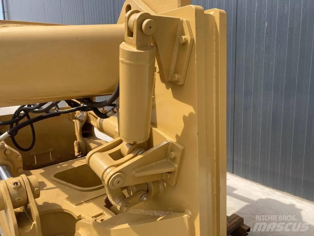 CAT D8R Rippers
