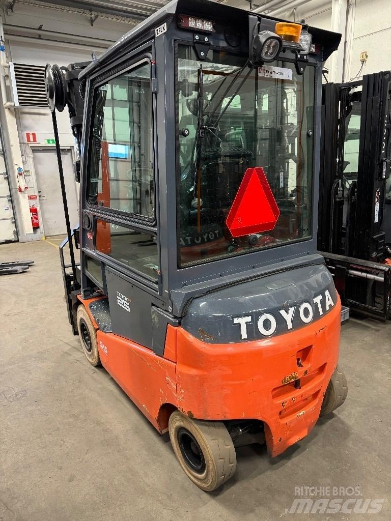 Toyota 8FBMKT25 Electric Forklifts