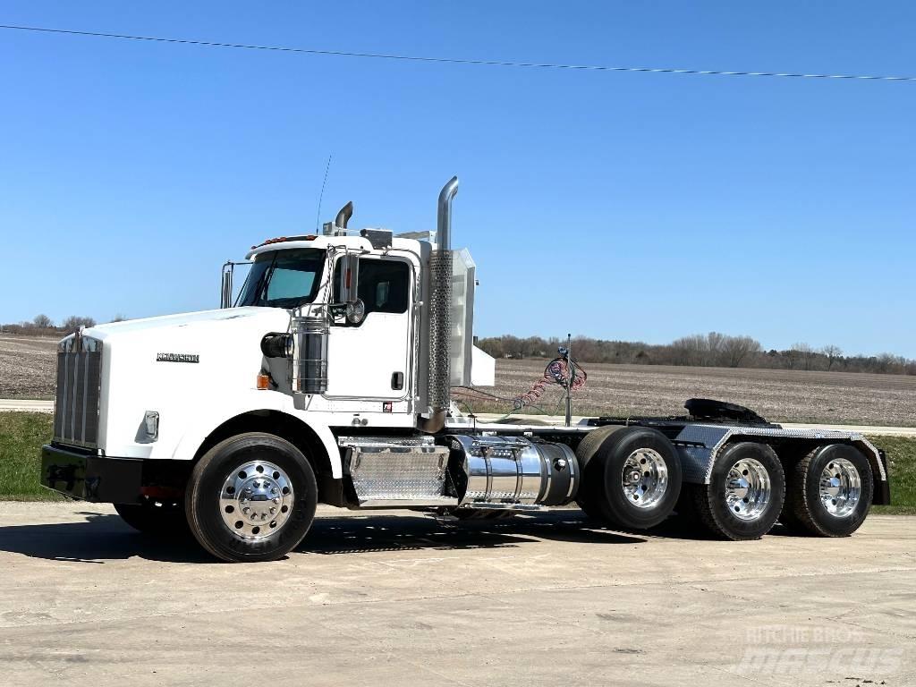 Kenworth T800 Conventional Trucks / Tractor Trucks