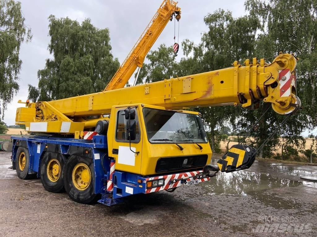 Grove GMK 3050 Mobile and all terrain cranes