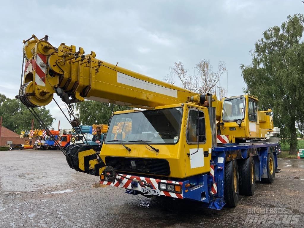 Grove GMK 3050 Mobile and all terrain cranes